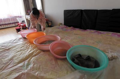 望谟楼上漏水，住户失联，小区没物管，业主维权难！律师来支招……